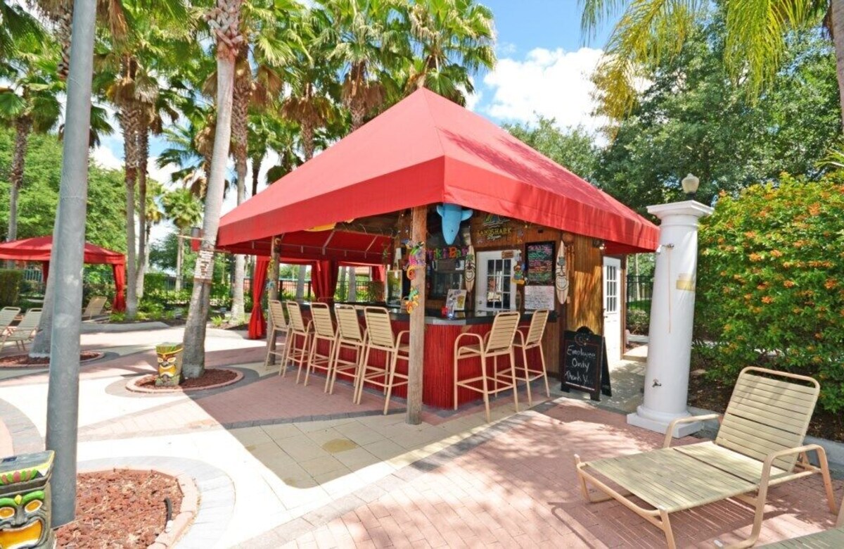 5 Solana Resort Tiki Bar